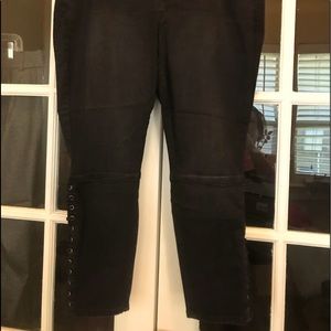Black ankle/cropped jeans from Torrid